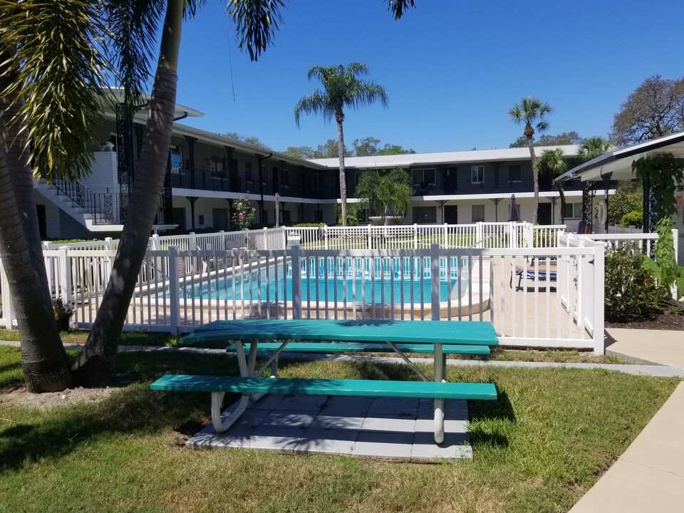 6266 1st Ave S, Unit 5 in St. Petersburg, FL - Foto de edificio