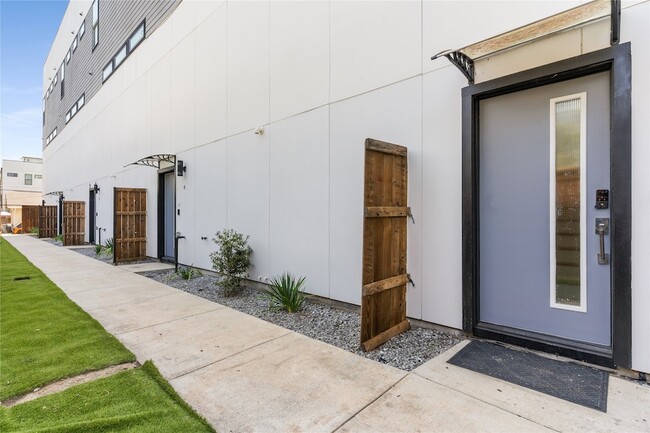 4223 Delano Pl in Dallas, TX - Foto de edificio - Building Photo