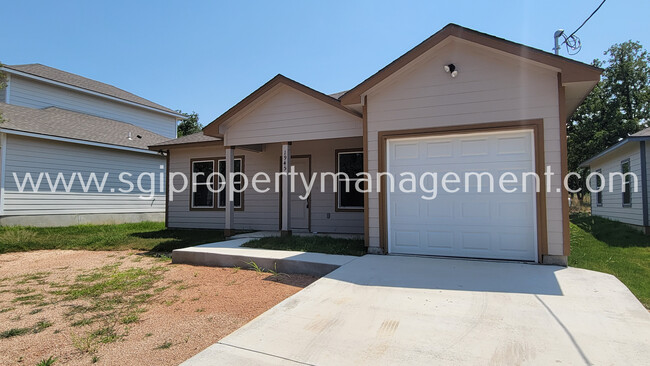 1949 Cedar Park in Kingsland, TX - Building Photo - Building Photo