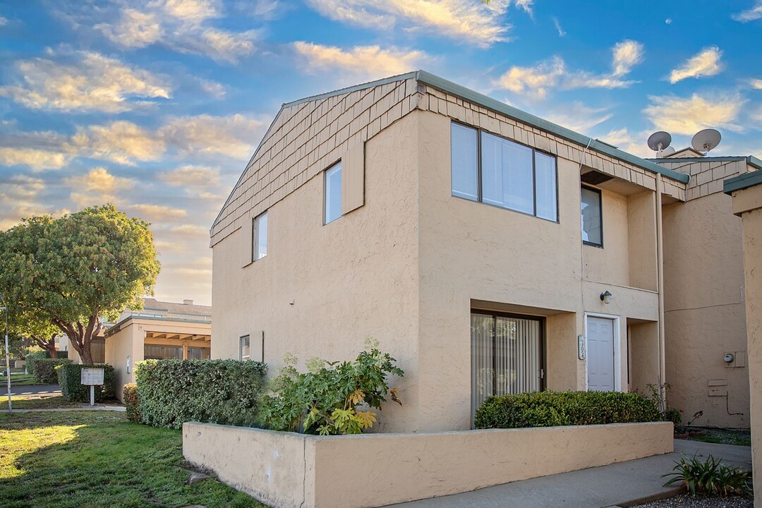 1194 Trinity Ave in Seaside, CA - Building Photo