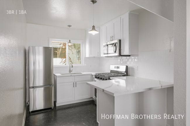 6043 Eleanor Ave, Unit 12 in Los Angeles, CA - Building Photo - Building Photo