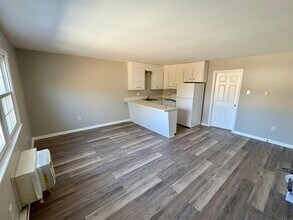 11 Peggy Ln in East Lyme, CT - Foto de edificio - Building Photo