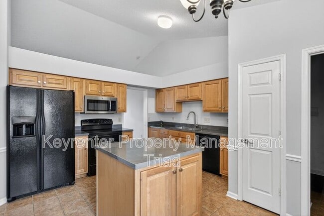 10 Manor Ridge Ct in Greensboro, NC - Building Photo - Building Photo