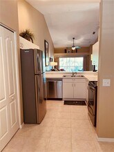 4640 Tower Hill Ln in Sarasota, FL - Building Photo - Building Photo
