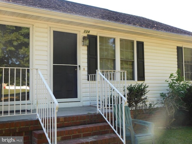 property at 224 W Broaddus Ave
