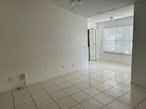 4528 Commander Dr in Orlando, FL - Foto de edificio - Building Photo