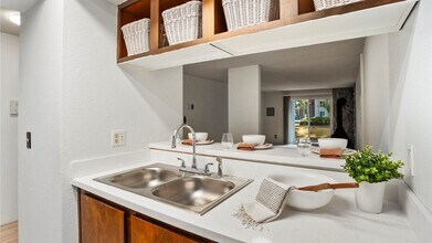 14635 NE 32nd St in Bellevue, WA - Building Photo - Building Photo