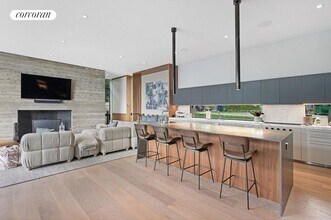 21 Munchogue Dr in Sag Harbor, NY - Building Photo - Building Photo