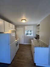 10229 NE Prescott St in Portland, OR - Building Photo - Building Photo