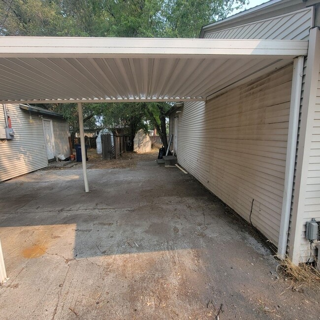 2217 E Weile Ave in Spokane, WA - Building Photo - Building Photo