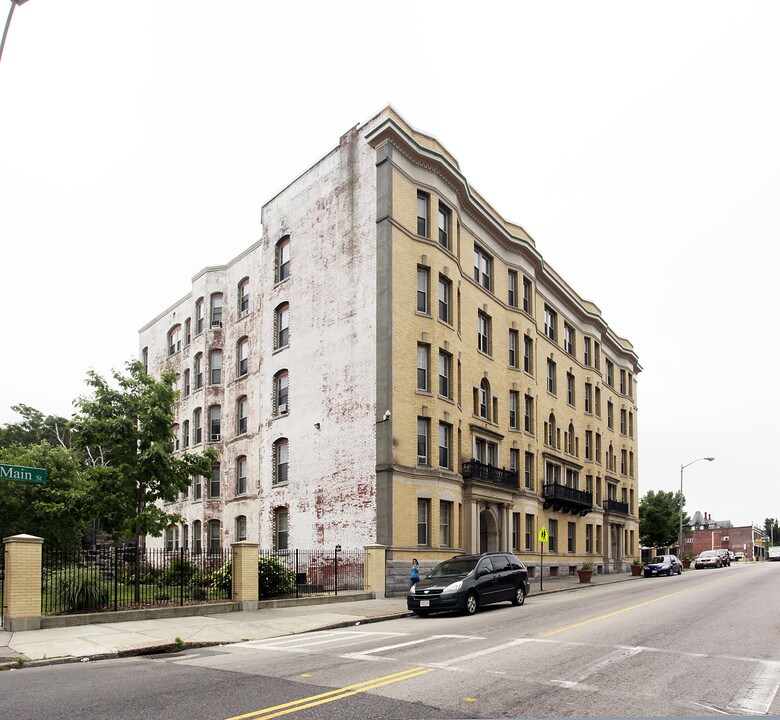 Standish Apartments in Worcester, MA - Building Photo