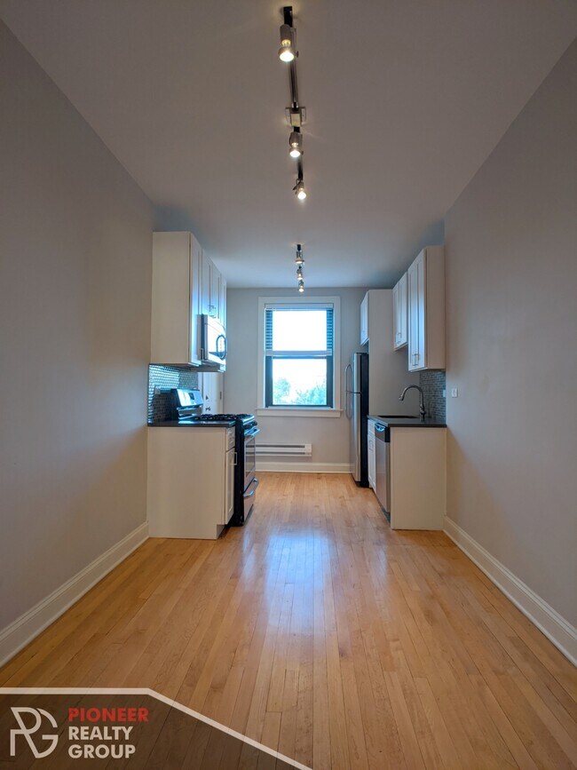 2315 N Rockwell St, Unit 2327-3A in Chicago, IL - Building Photo - Building Photo