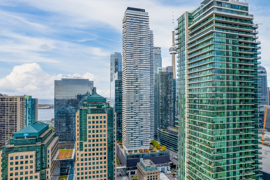 Harbour Plaza - West Tower in Toronto, ON - Building Photo