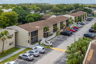 Cutler Creek Village Condominiums in Cutler Bay, FL - Building Photo - Building Photo