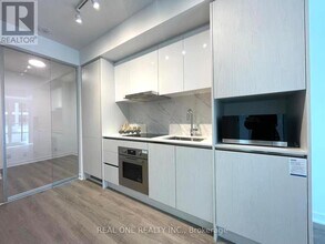 180 Front St E in Toronto, ON - Building Photo - Building Photo