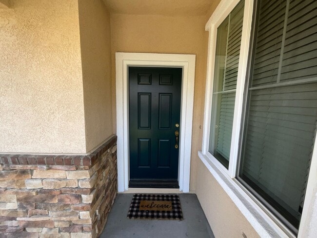 35884 Crickhowell Ave in Murrieta, CA - Building Photo - Building Photo