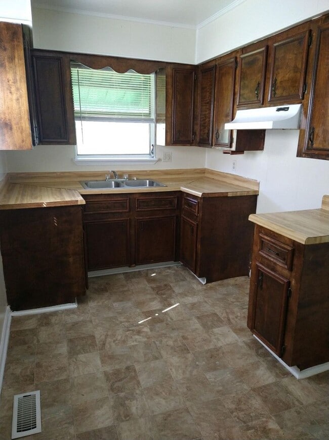 property at 3409 S Chester St
