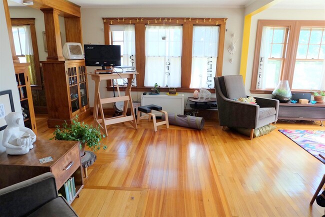 63 Saunders St in Medford, MA - Foto de edificio - Building Photo