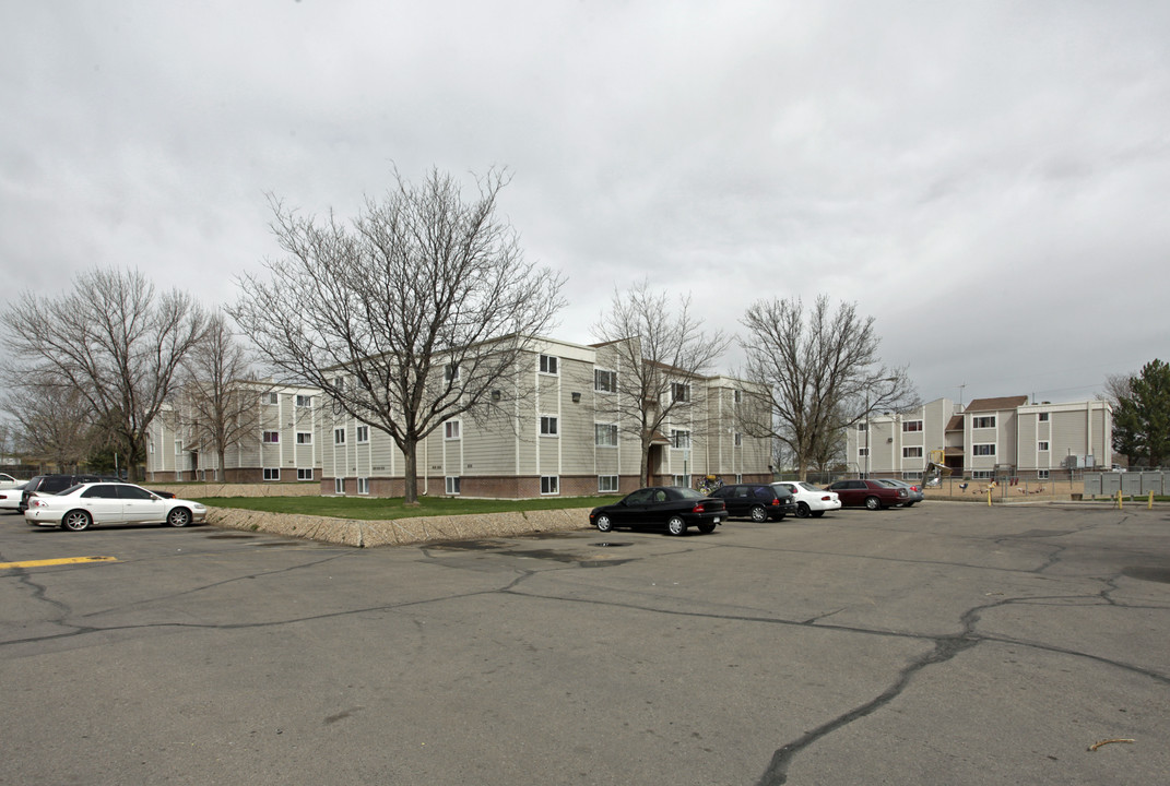 Island Grove Village Apartments in Greeley, CO - Building Photo