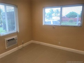 6220 Dawson St in Hollywood, FL - Building Photo - Building Photo