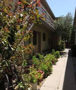 4652 Colfax Ave in North Hollywood, CA - Building Photo