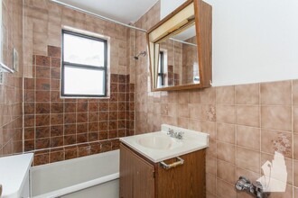 739 W Belmont Ave, Unit 109 in Chicago, IL - Building Photo - Building Photo