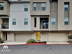 443 Fitzpatrick Rd, Unit 102-B1 in San Marcos, CA - Building Photo