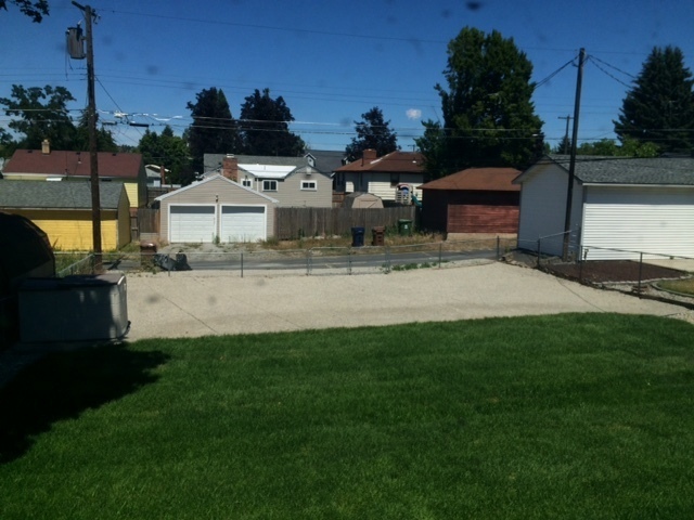 2408 W Queen Ave in Spokane, WA - Foto de edificio - Building Photo