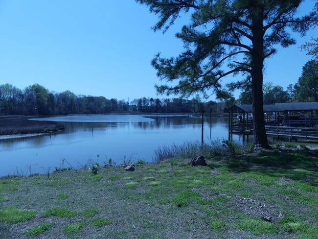 108 Hollywood Blvd in Yorktown, VA - Building Photo - Building Photo
