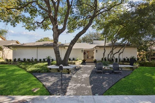 property at 16806 Hunters Point Dr