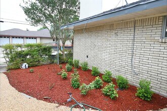 202 Coronation Dr in Houston, TX - Building Photo - Building Photo
