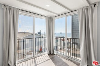 205 44th St in Manhattan Beach, CA - Building Photo - Building Photo