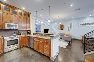 602 W N Loop Blvd in Austin, TX - Building Photo - Building Photo