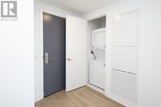 86 Dundas St E in Mississauga, ON - Building Photo - Building Photo