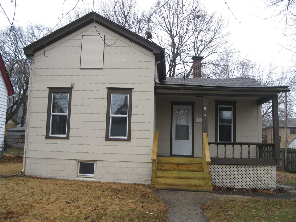 1814 Hutchins Ave in Rockford, IL - Foto de edificio