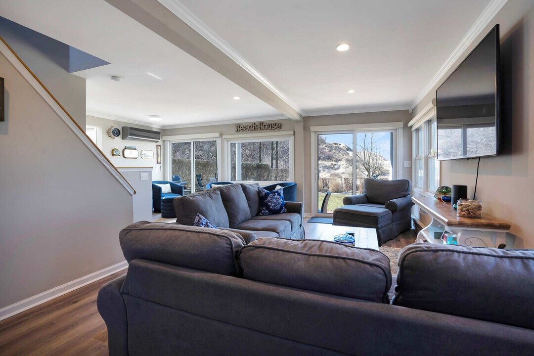 2 Clifton Ave in Rocky Point, NY - Building Photo