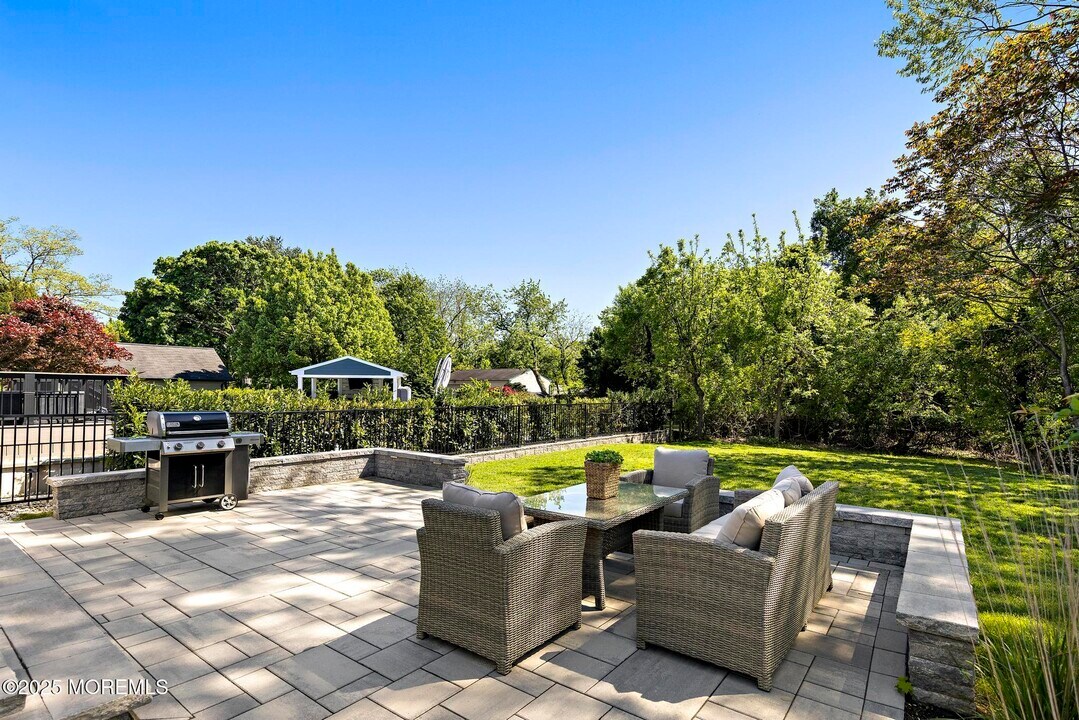 133 Atlantic Ave in Manasquan, NJ - Foto de edificio