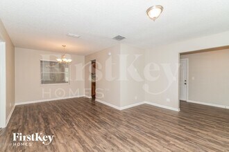 6328 Toyota Dr in Jacksonville, FL - Foto de edificio - Building Photo