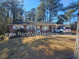 4332 Clare Ln in Lithia Springs, GA - Building Photo