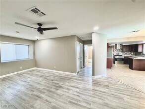 5830 Deer Valley Dr in Las Vegas, NV - Building Photo - Building Photo