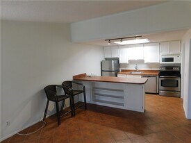 557 7th Pl, Unit 557 in Vero Beach, FL - Building Photo