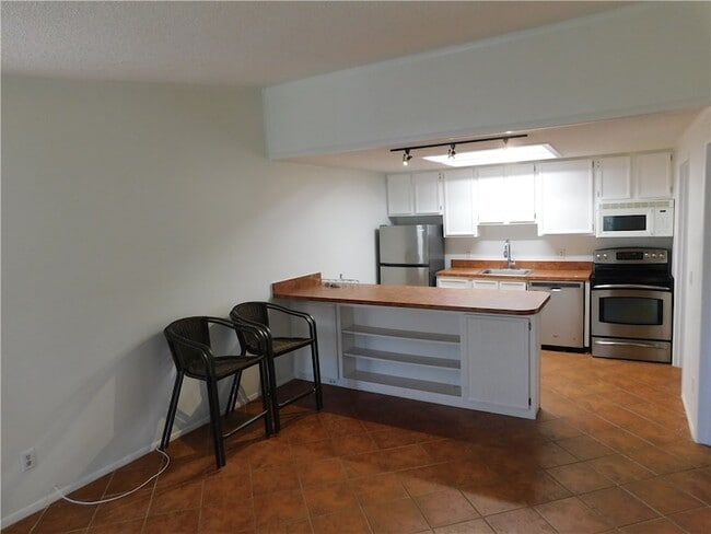 557 7th Pl, Unit 557, Unit 557