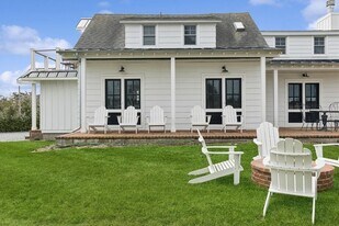87 Foster Ave in Hampton Bays, NY - Building Photo
