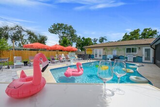 11176 110th Way N in Largo, FL - Foto de edificio - Building Photo