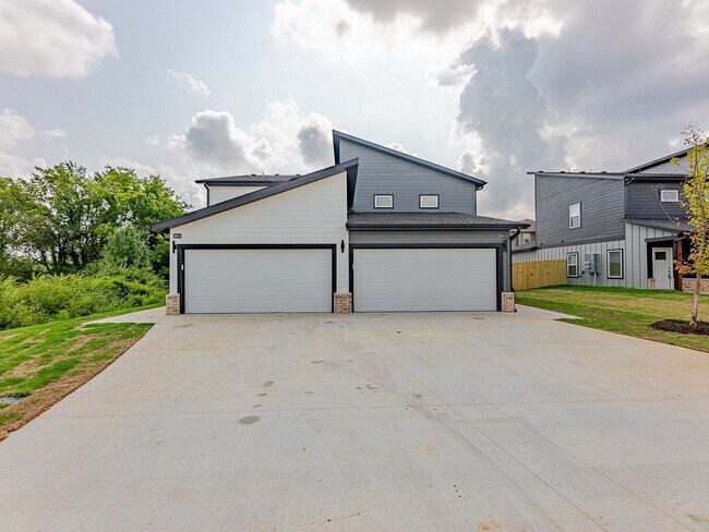 1700 SW Poigai Wy