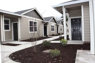 1855 S 9th St in Lebanon, OR - Building Photo
