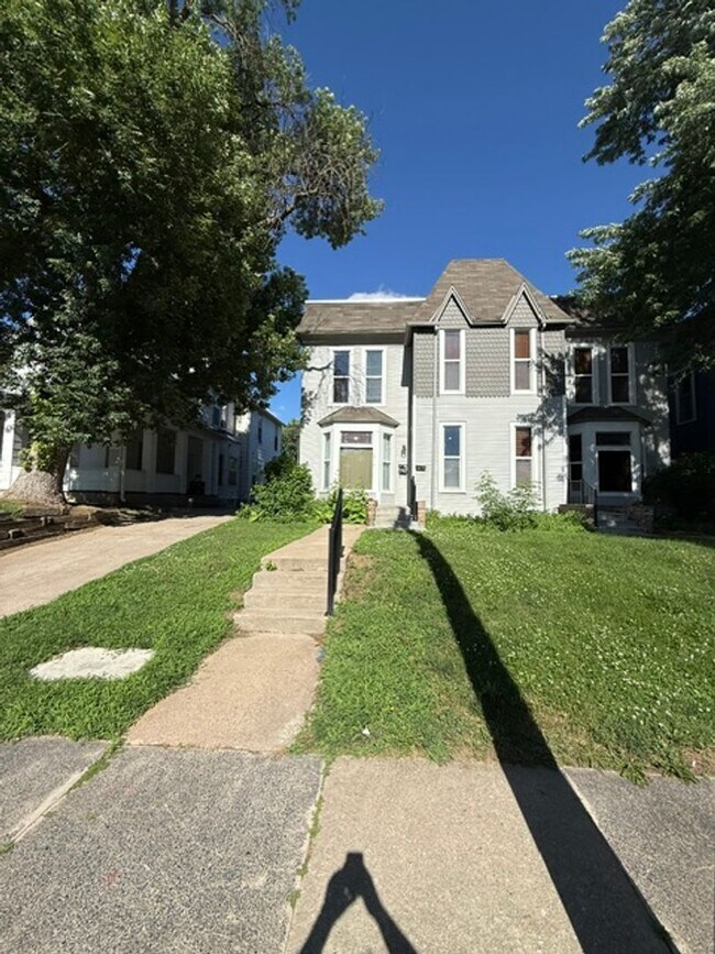 property at 1313 S 32nd St