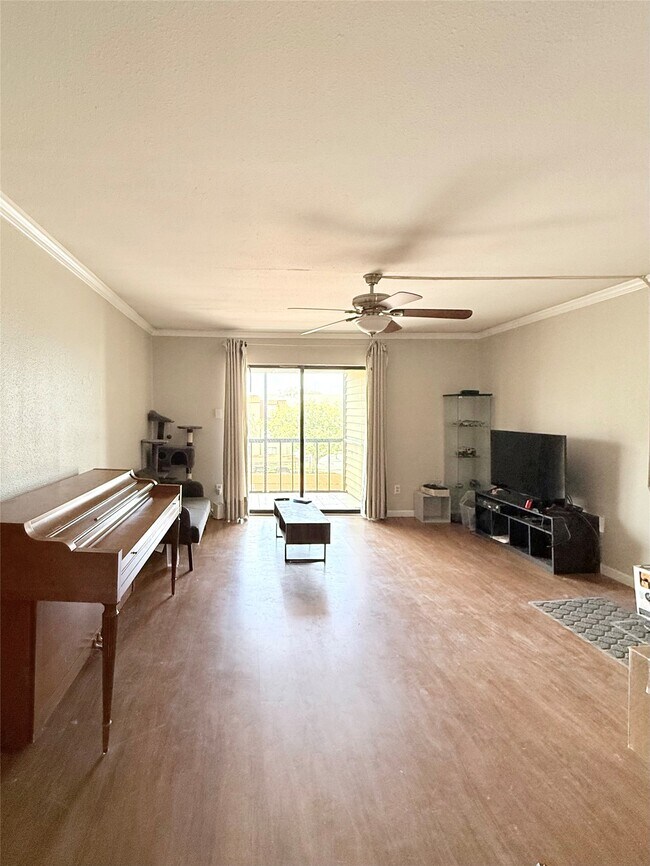 10110 Forum W Dr in Houston, TX - Foto de edificio - Building Photo