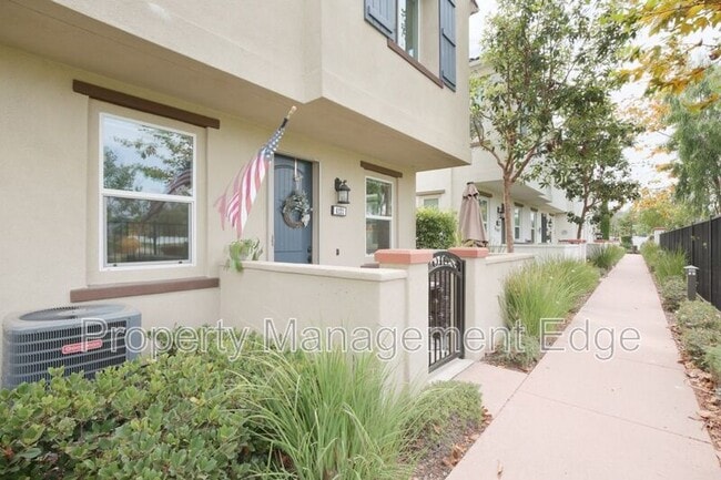 4121 Sitio Flor in Oceanside, CA - Building Photo - Building Photo