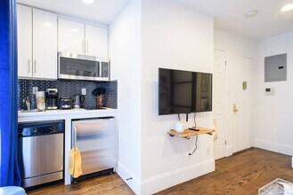 69 Clinton St in New York, NY - Building Photo - Building Photo